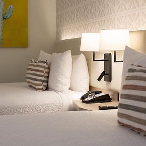 Standard Zimmer mit Kingsize-Bett